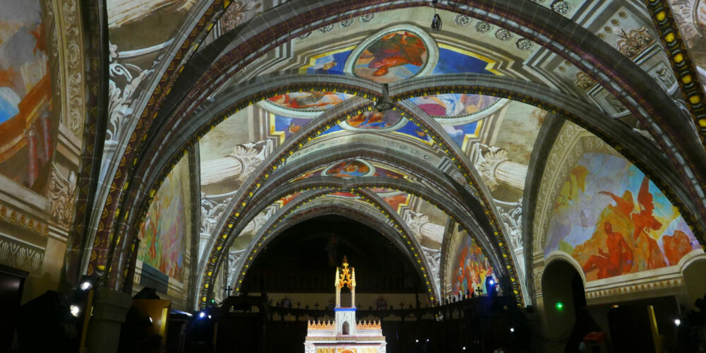 Spectacles immersifs : spectacle dans la chapelle de l’Hôtel des Lumières au Puy-en-Velay, en 2021.